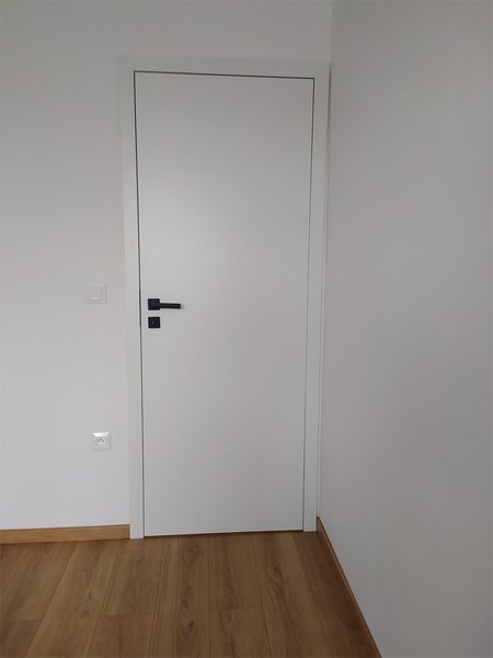 Bezfalcové dvere Hörmann – biely lak RAL 9016