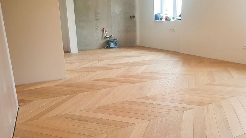 Dizajnové drevené parkety chevron farba PURE