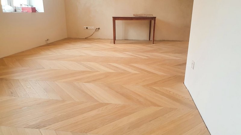 Dizajnové drevené parkety chevron farba PURE