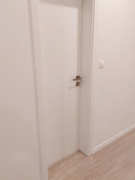 Dizajnové kvalitné nemecké dvere vzor Stripe 15, farba RAL 9016