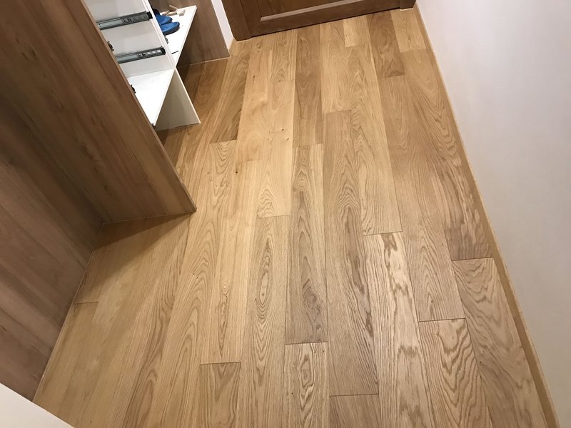 Drevená podlaha z masívneho vrstveného dubu 13,5mm, triedenie Superior