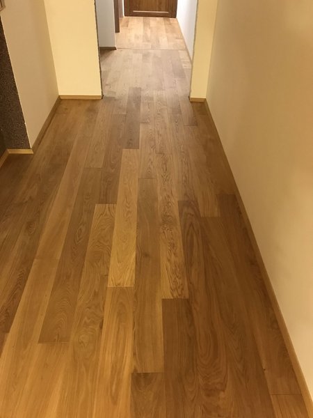 Drevená podlaha z masívneho vrstveného dubu 13,5mm, triedenie Superior
