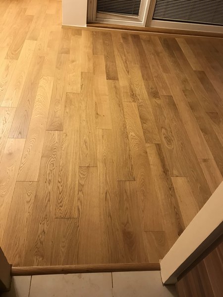 Drevená podlaha z masívneho vrstveného dubu 13,5mm, triedenie Superior