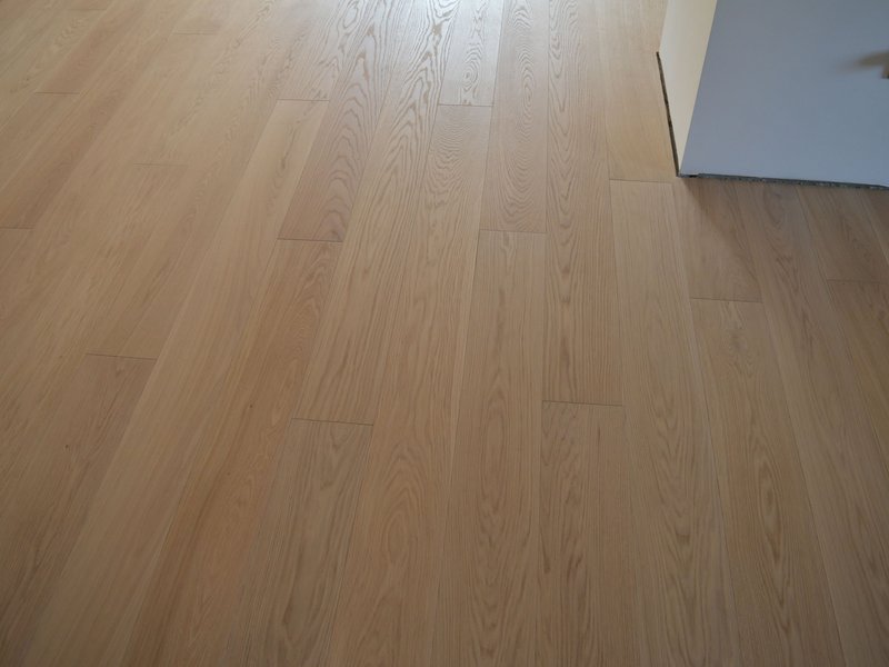 Drevená parkety masívny vrstvený Dub – olej SILVER, 4V špára, kefovaný povrch