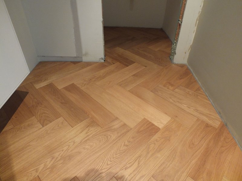 Masívna Drevená podlaha vzor stromček (fishbone)