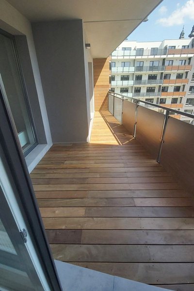 Drevená terasa a zástena na balkón bytového domu Nitra