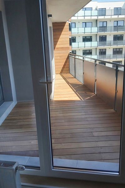Drevená terasa a zástena na balkón bytového domu Nitra