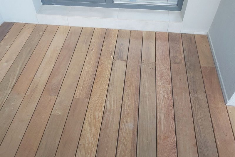 Drevená terasa a zástena na balkón bytového domu Nitra