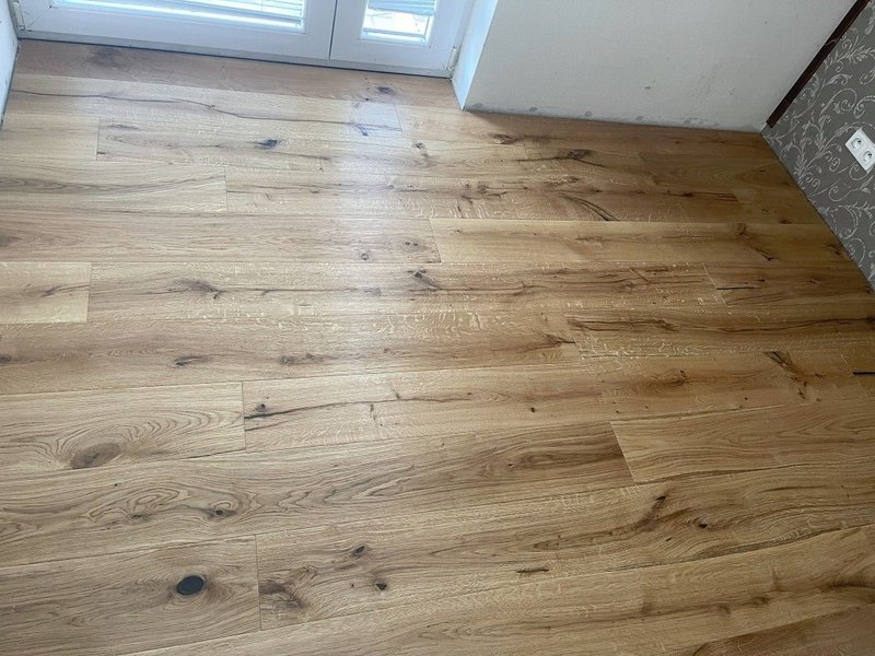Drevené klikové parkety Dub Classic, hobľovaný povrch, olej natural