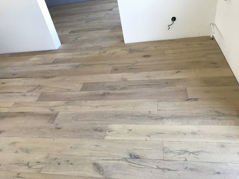 Drevené parkety Dub Cotton PURE, pílený povrch + efekt starého surového dreva