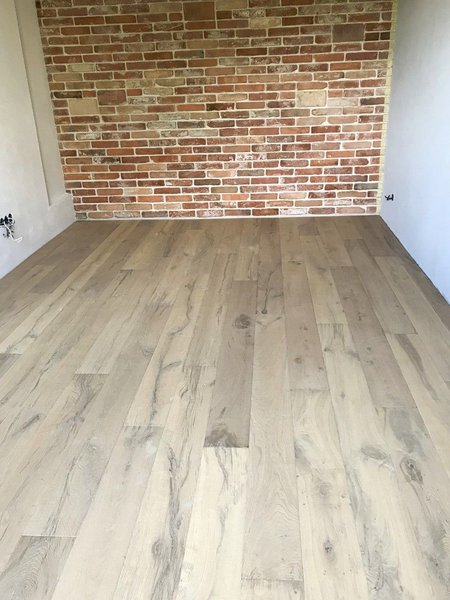 Drevené parkety Dub Cotton PURE, pílený povrch + efekt starého surového dreva