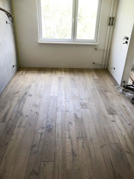 Drevené parkety Dub Cotton PURE, pílený povrch + efekt starého surového dreva