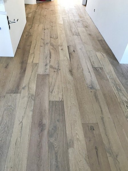 Drevené parkety Dub Cotton PURE, pílený povrch + efekt starého surového dreva