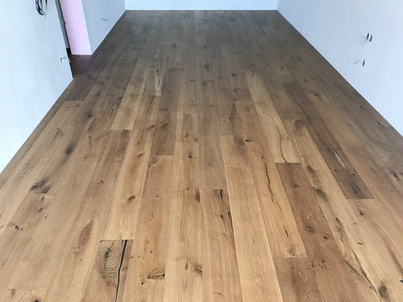 Drevené parkety Dub jemne dymený, hobľovaný + kefovaný povrch, olej natural