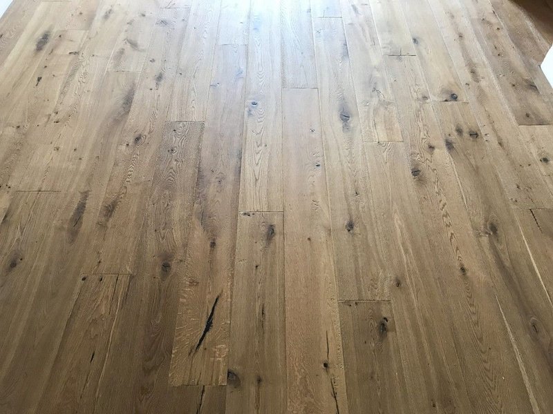 Drevené parkety Dub jemne dymený, hobľovaný + kefovaný povrch, olej natural