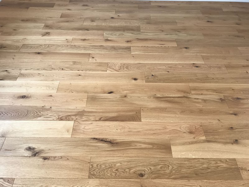Drevené parkety Dub Trend – olej Natura, 4V špára, kefovaný povrch