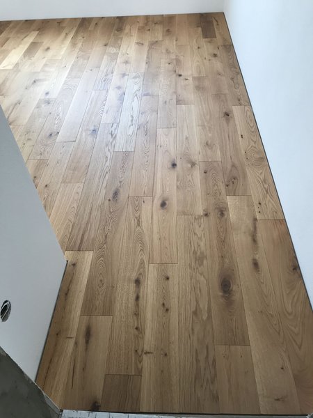 Drevené parkety Dub Trend – olej Natura, 4V špára, kefovaný povrch