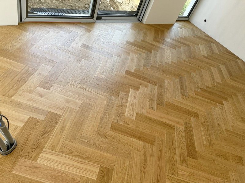 Drevené parkety Herringbone 90° - vzor stromček