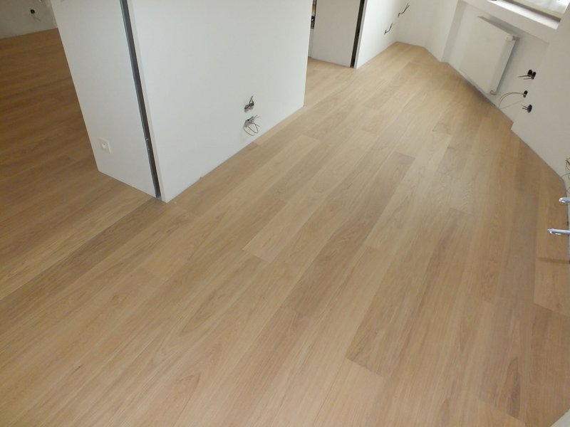 Dubová drevená parketa spoj klik, jednolamelové prevedenie, olej biely, 4V špára