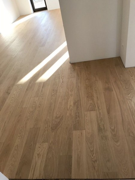 Dubová masívna dubová podlaha – čisté triedenie Superior