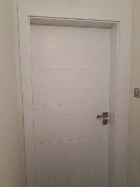 DVERE PORTA biele striekané,  bezfalcové, drážkované