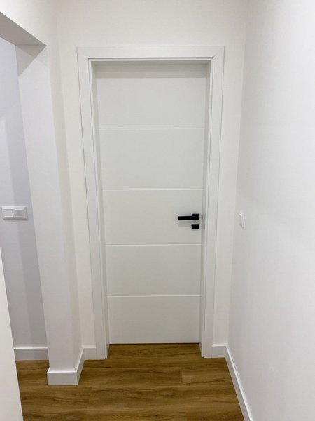 Hormann kvalitné nemecké dvere vzor Stripe 15, farba RAL 9016