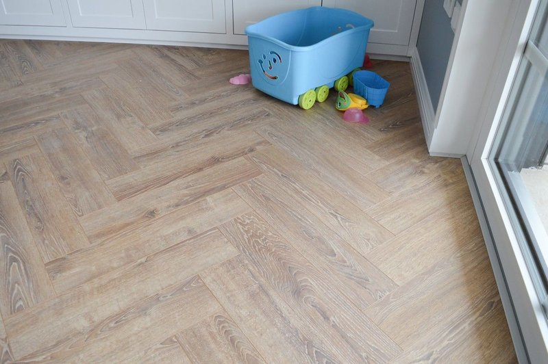 Laminítová podlaha ALSAFLOOR Herringbone 622 Balearic Oak