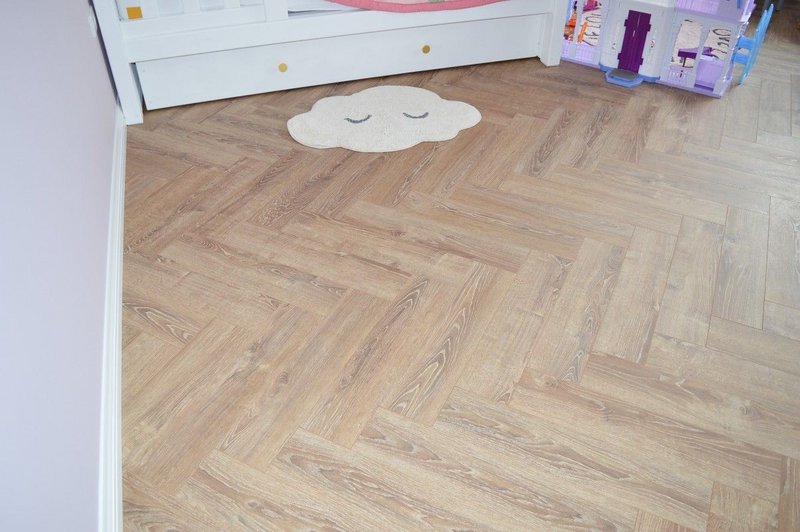 Laminítová podlaha ALSAFLOOR Herringbone 622 Balearic Oak