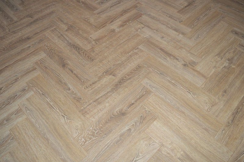 Laminítová podlaha ALSAFLOOR Herringbone 622 Balearic Oak