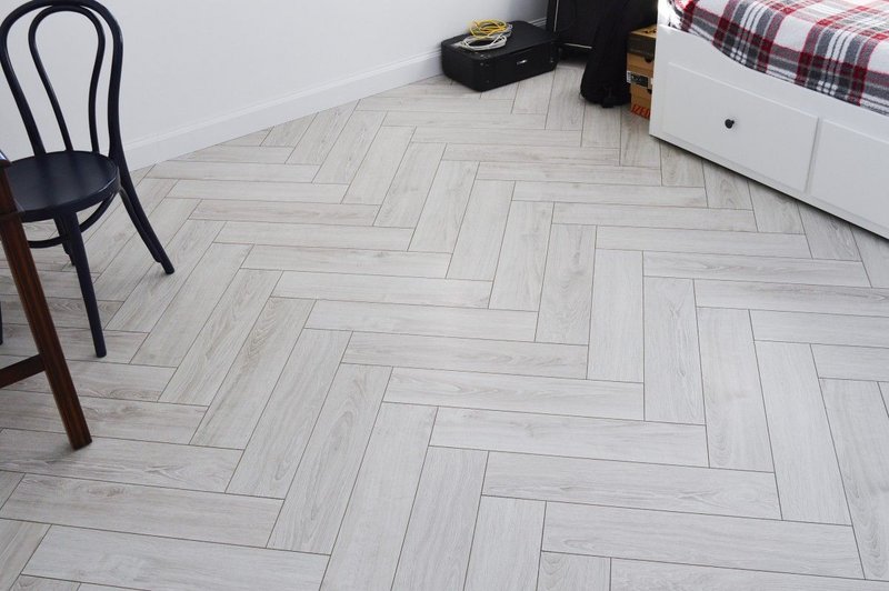 Laminítová podlaha ALSAFLOOR Herringbone 627 Polar Oak