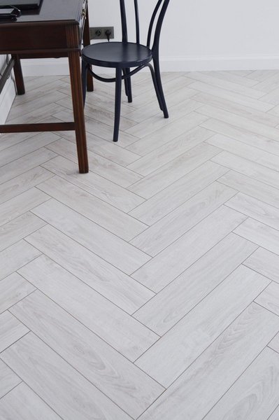 Laminítová podlaha ALSAFLOOR Herringbone 627 Polar Oak