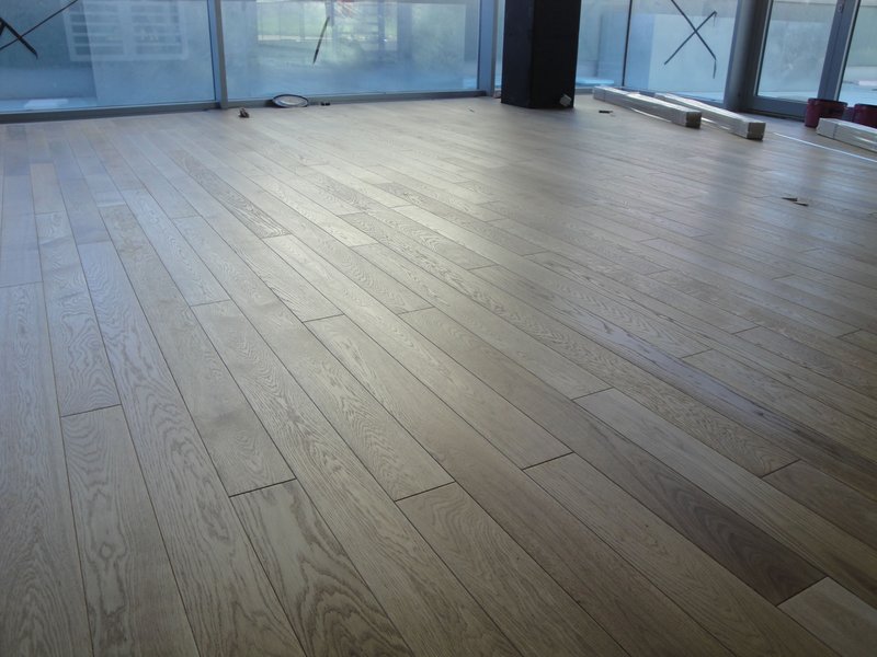 Masívna Dubová parketa 20mm - triedenie Prémium (reštaurácia Bratislava CENTRAL)