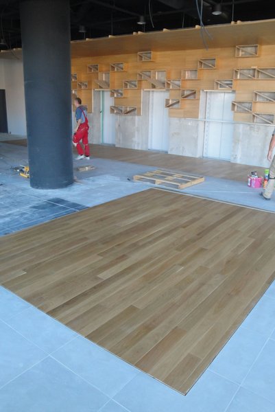 Masívna Dubová parketa 20mm - triedenie Prémium (reštaurácia Bratislava CENTRAL)