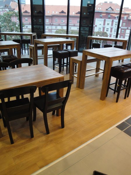Masívna Dubová parketa 20mm - triedenie Prémium (reštaurácia Bratislava CENTRAL)