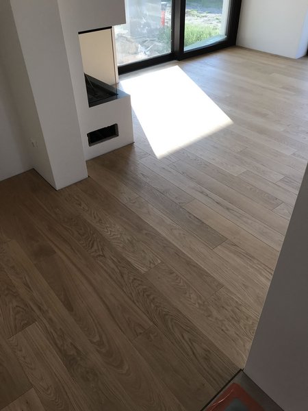 Masívna dubová podlaha, povrchová úprava PURE (vzhľad surového stavu)