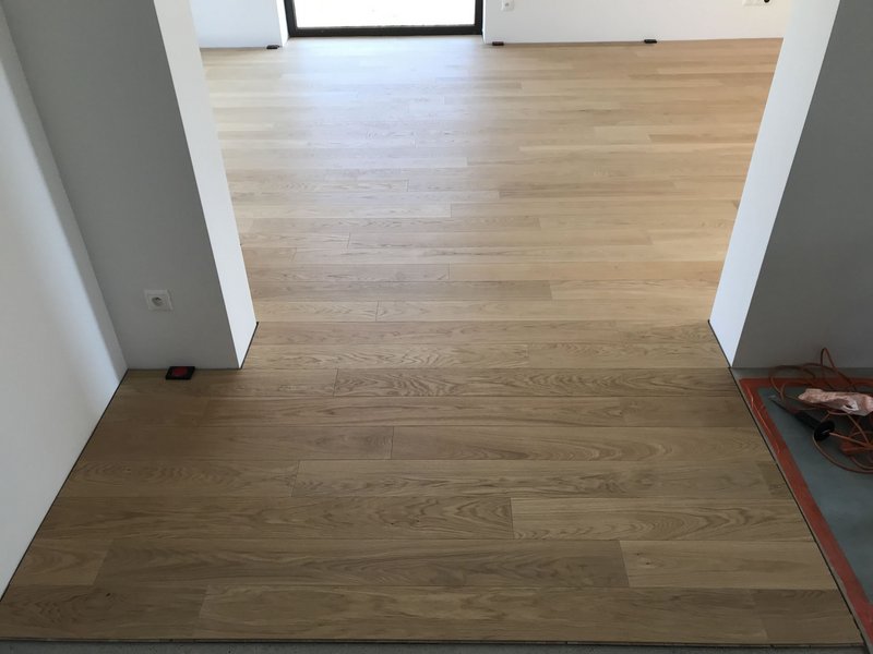 Masívna dubová podlaha, povrchová úprava PURE (vzhľad surového stavu)