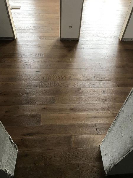 Masívna dubová vrstvená podlaha, kolekcia PROVENCE DUB Coal, ručne robené hrany