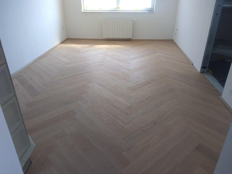 Masívna podlaha 20mm, Dub bielený, vzor stromček