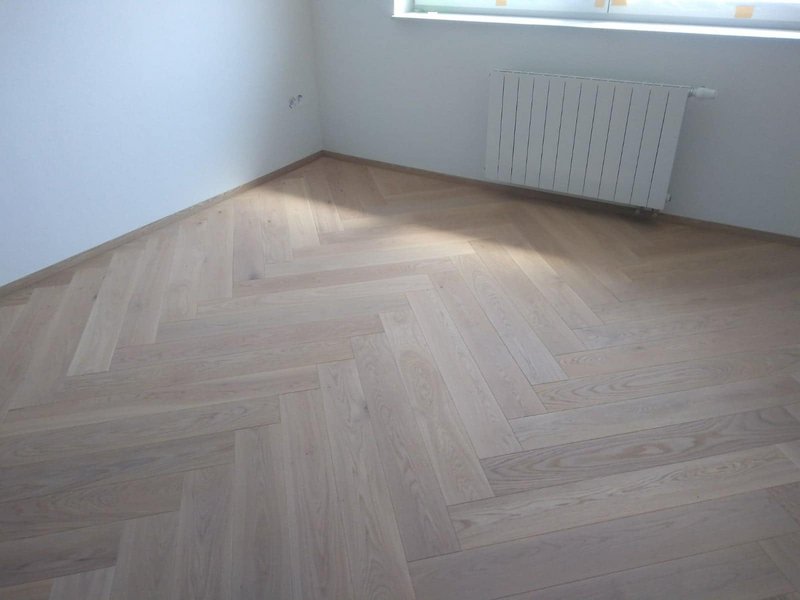 Masívna podlaha 20mm, Dub bielený, vzor stromček