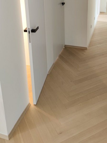 Parkety Herringbone 90° odtieň Pure - surové drevo