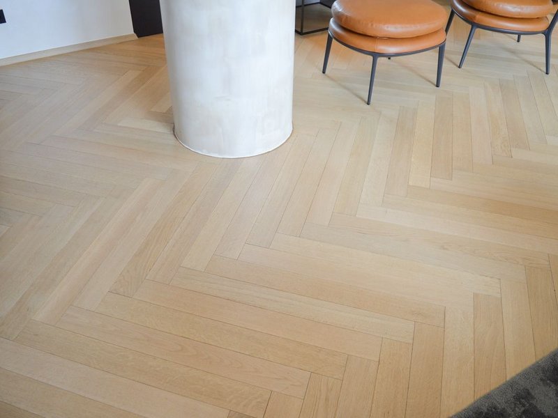 Parkety Herringbone 90° odtieň Pure - surové drevo