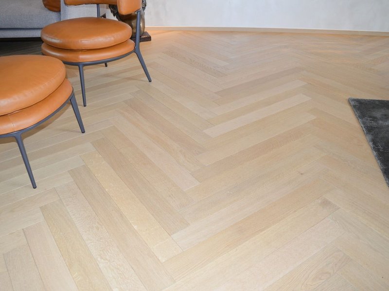 Parkety Herringbone 90° odtieň Pure - surové drevo
