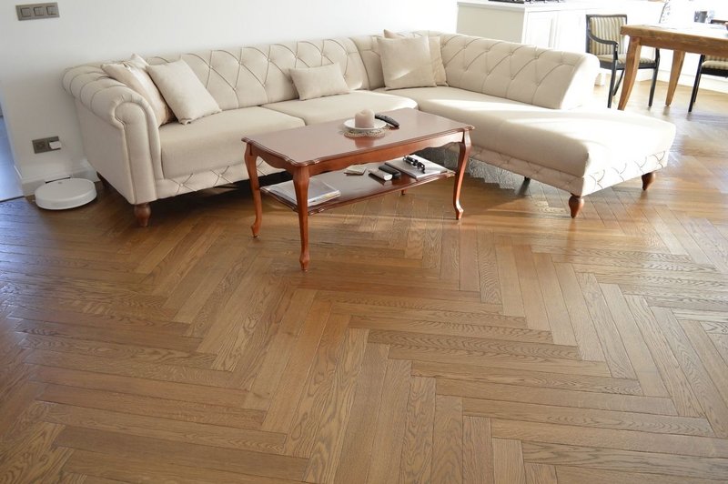 Parkety Herringbone 90° tmavý odtieň Coal