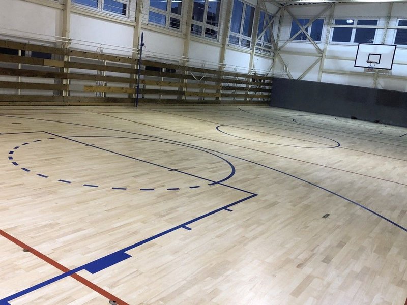 Renovácia školskej telocvične – Lak Bona Super Sport HD