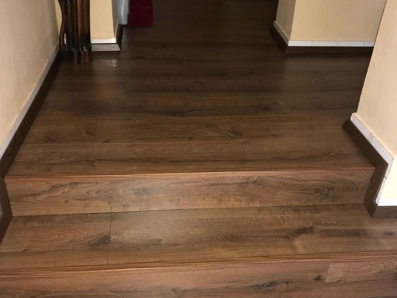 Schody obkladané laminátovou podlahou Alsafloor