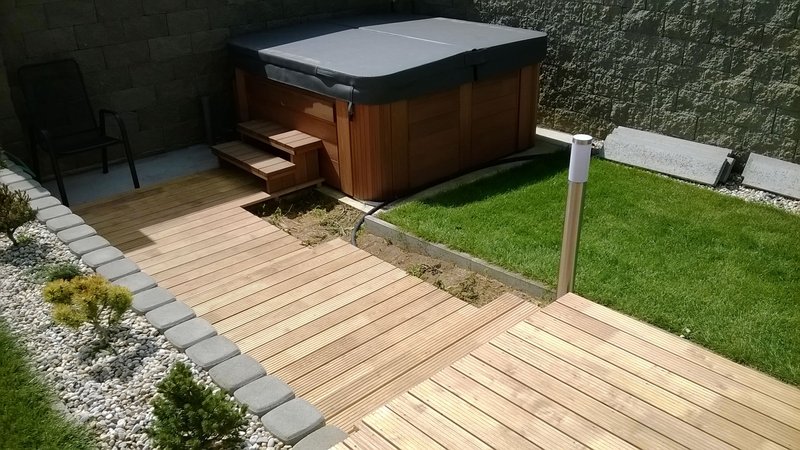 Terasa z Agátu - vrúbkovaný povrch