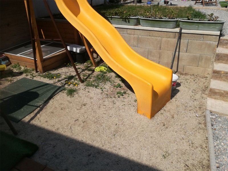 Umelá tráva vhodná na detské ihrisko