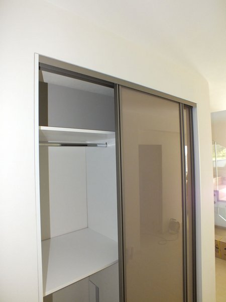 Vstavaná skriňa – dvere Lacobel Brown 1236