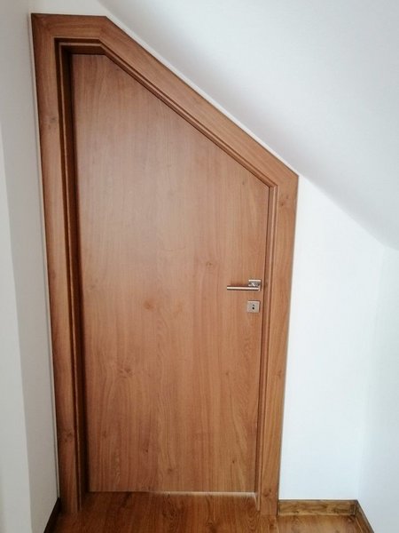 Výroba kvalitných laminátových dvier aj v atypických rozmeroch priamo na mieru