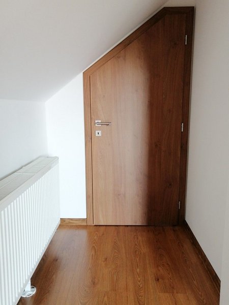 Výroba kvalitných laminátových dvier aj v atypických rozmeroch priamo na mieru